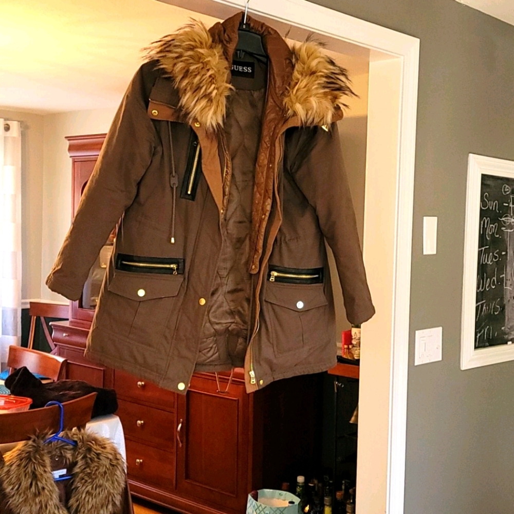 Guess adirondack with faux fur hood